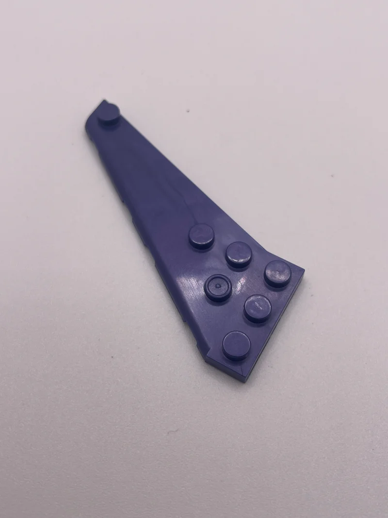 Wing 3 x 8 sharply back-swept with rounded leading edge, right in Purple, Rich