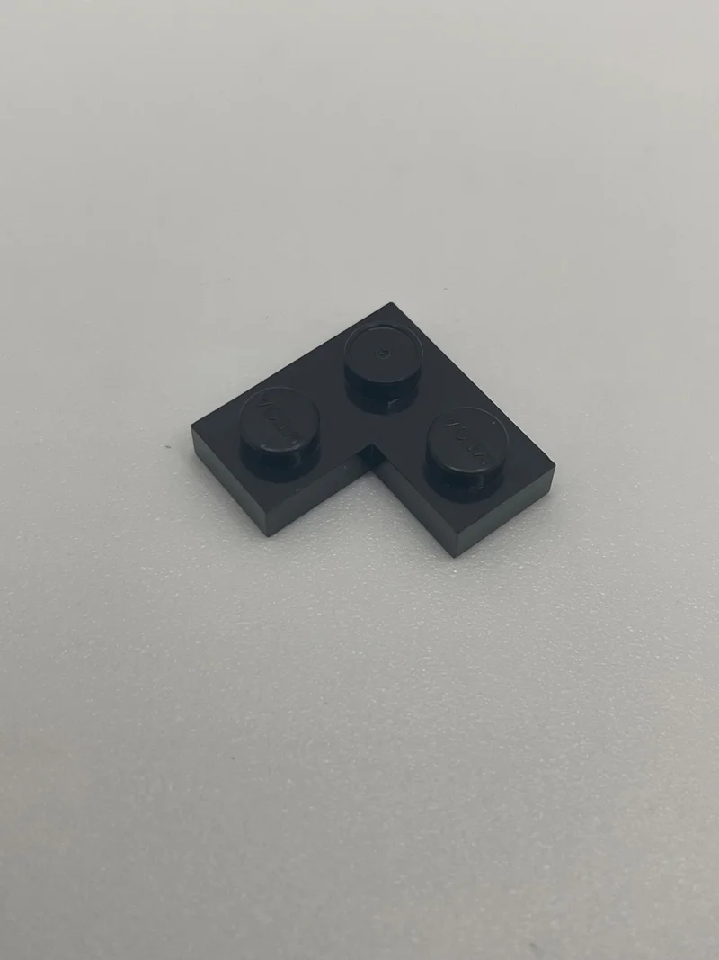 Plate 2 x 2 corner in Black