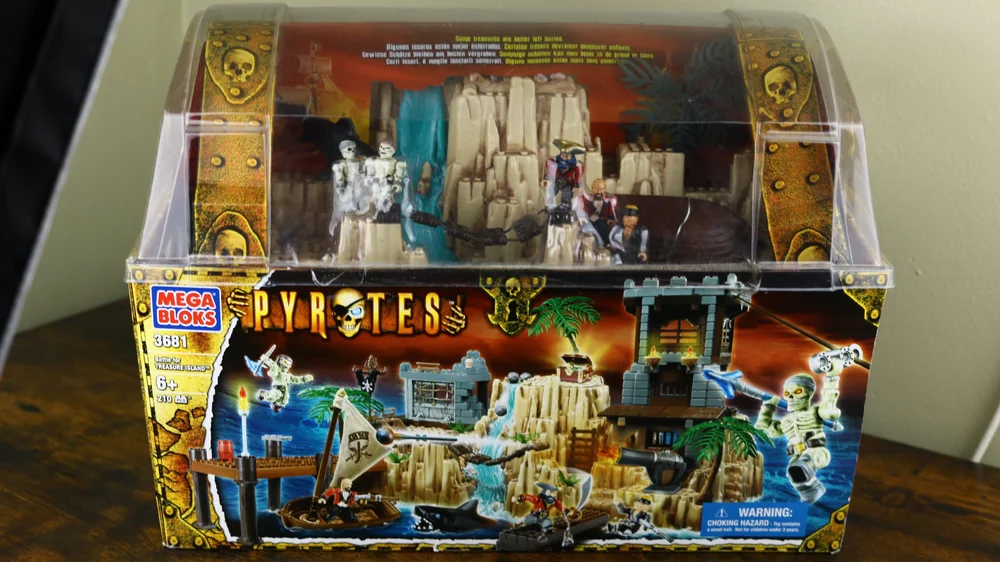 Original packaging for 3681 Battle for Treasure Island