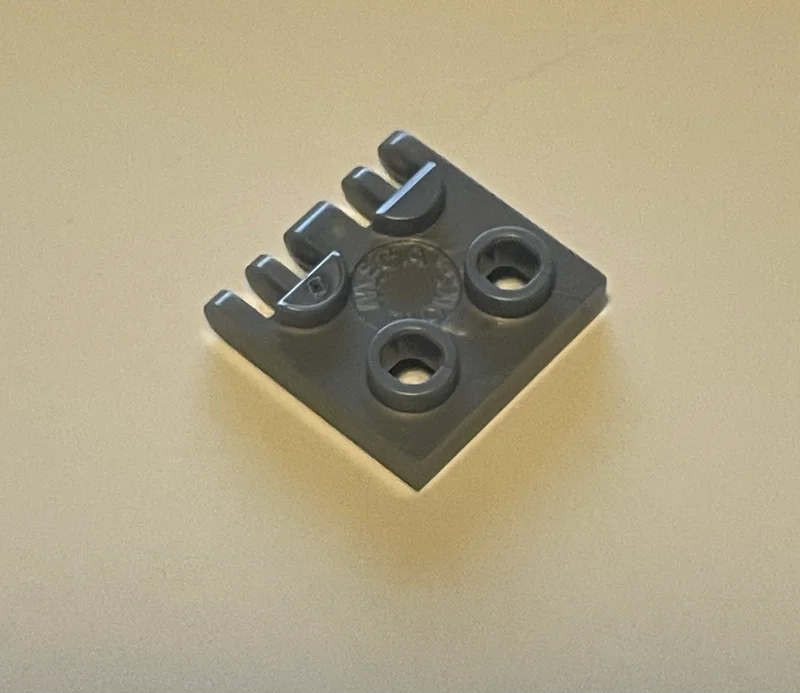Hinge plate 2 x 2 with 5 fingers in Gray, Light (Metallic)