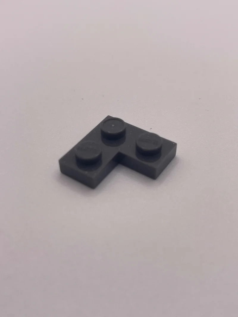 Plate 2 x 2 corner in Gray, Dark (Metallic)