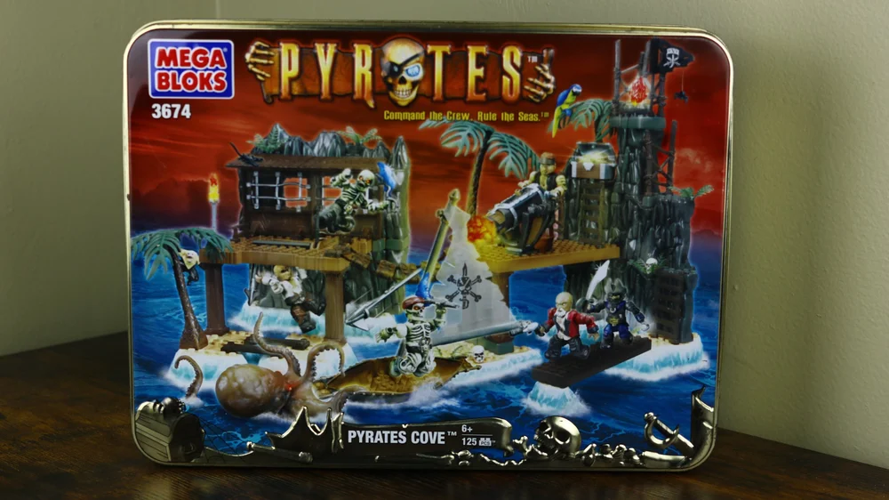 Original packaging for 3674 Pyrate's Cove
