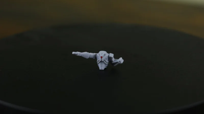 Hover Robot (Left arm extended, laser blaster)