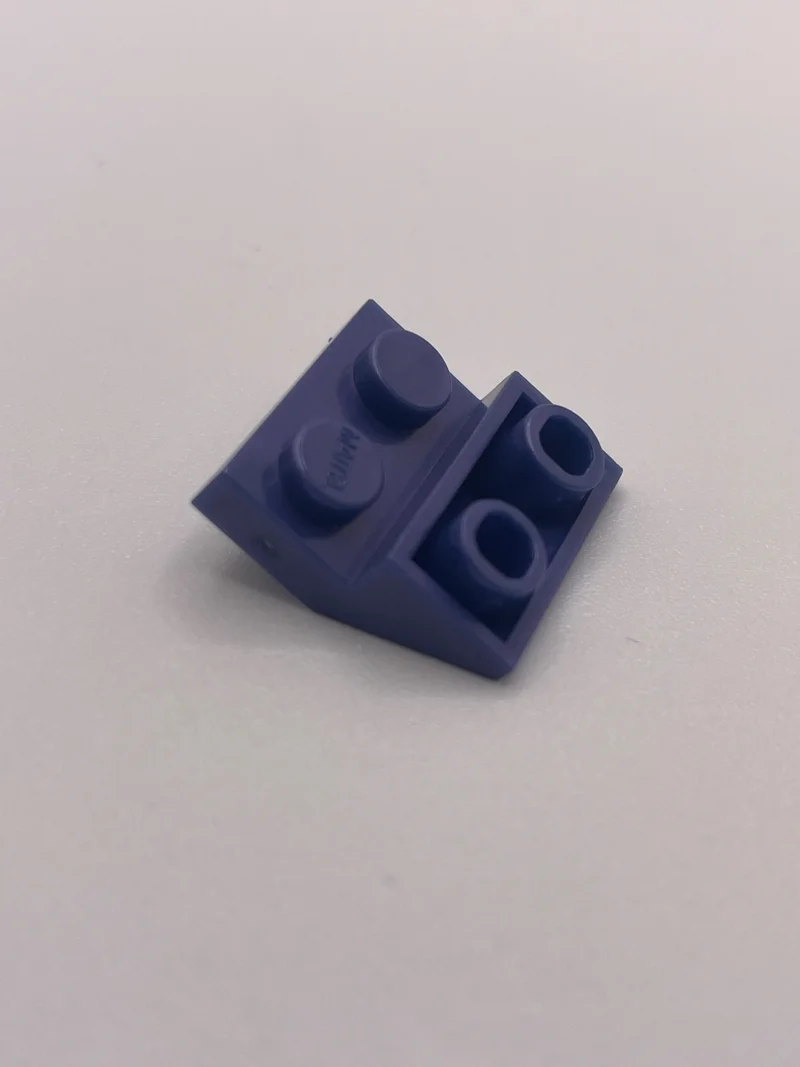 Slope brick 25 2 x 2 inverse in Purple, Rich