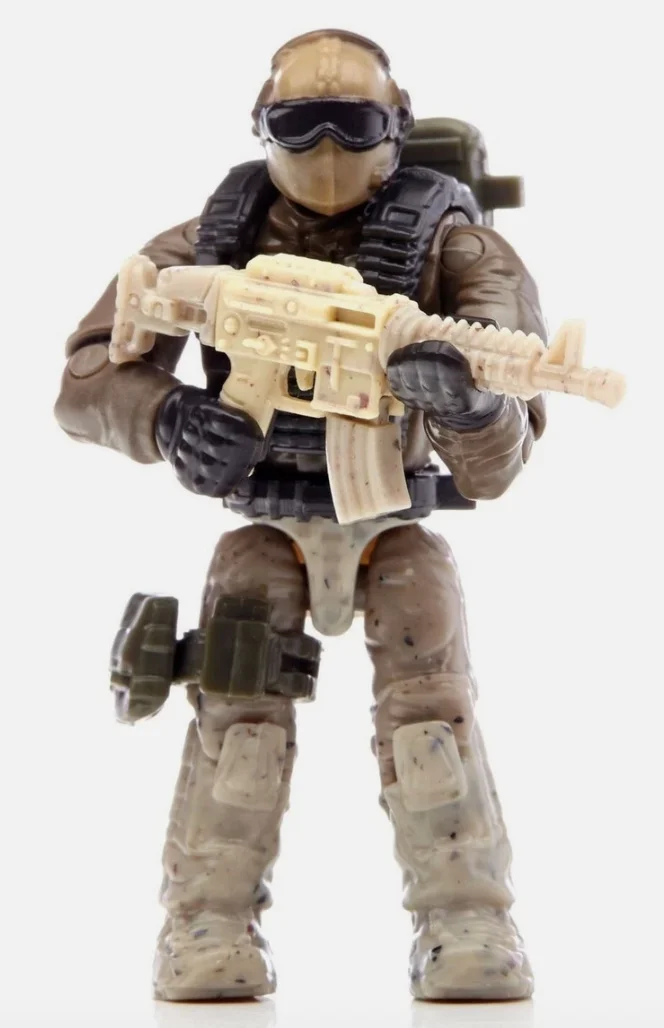 Figure, CoD: gray camo pants, brown jacket, facemask & goggles in Multicolored