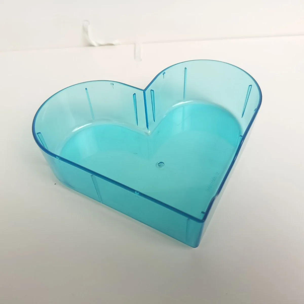 Medium sized container (heart shaped) in Blue, Medium (Translucent)