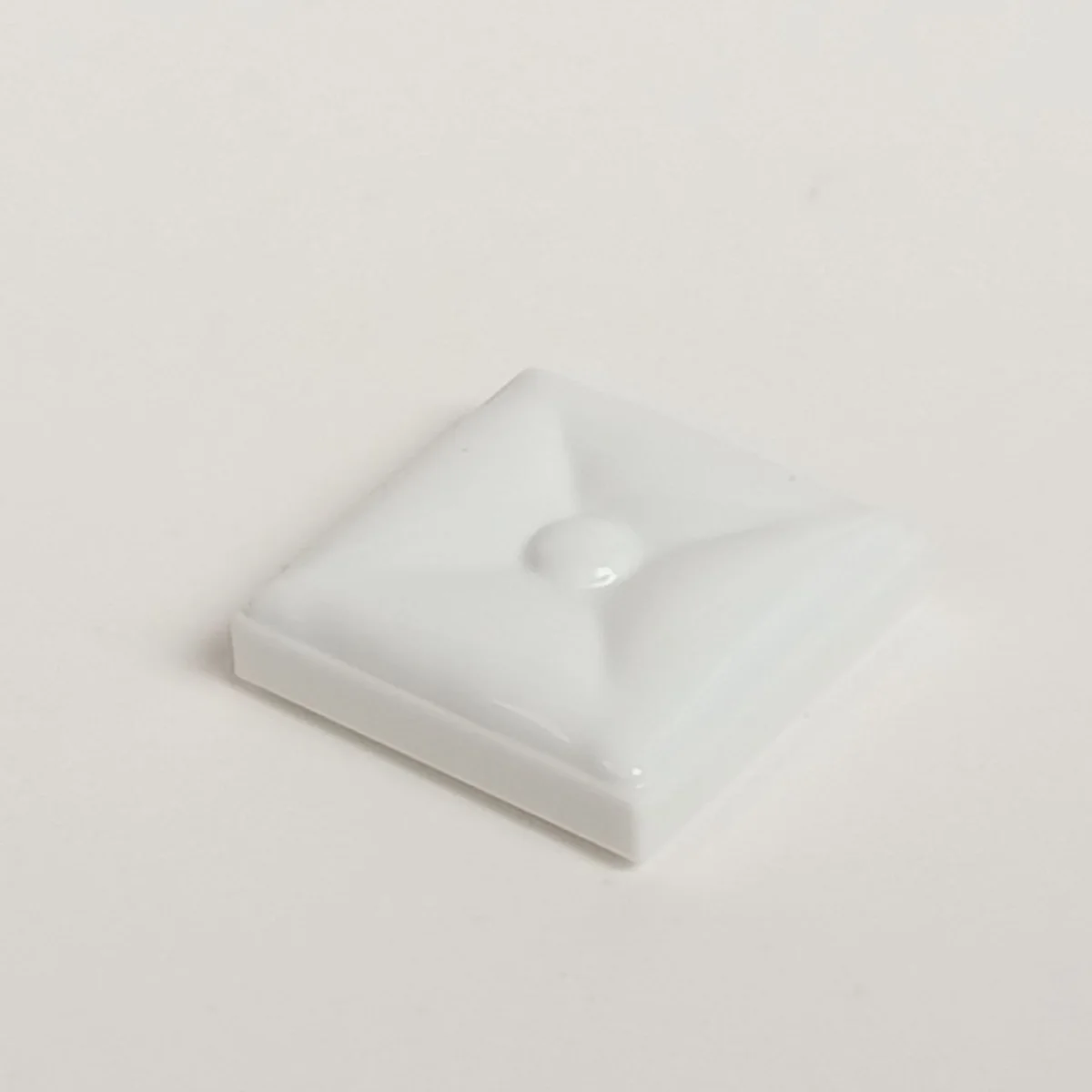 Tile 2 x 2 cushioned mat in White