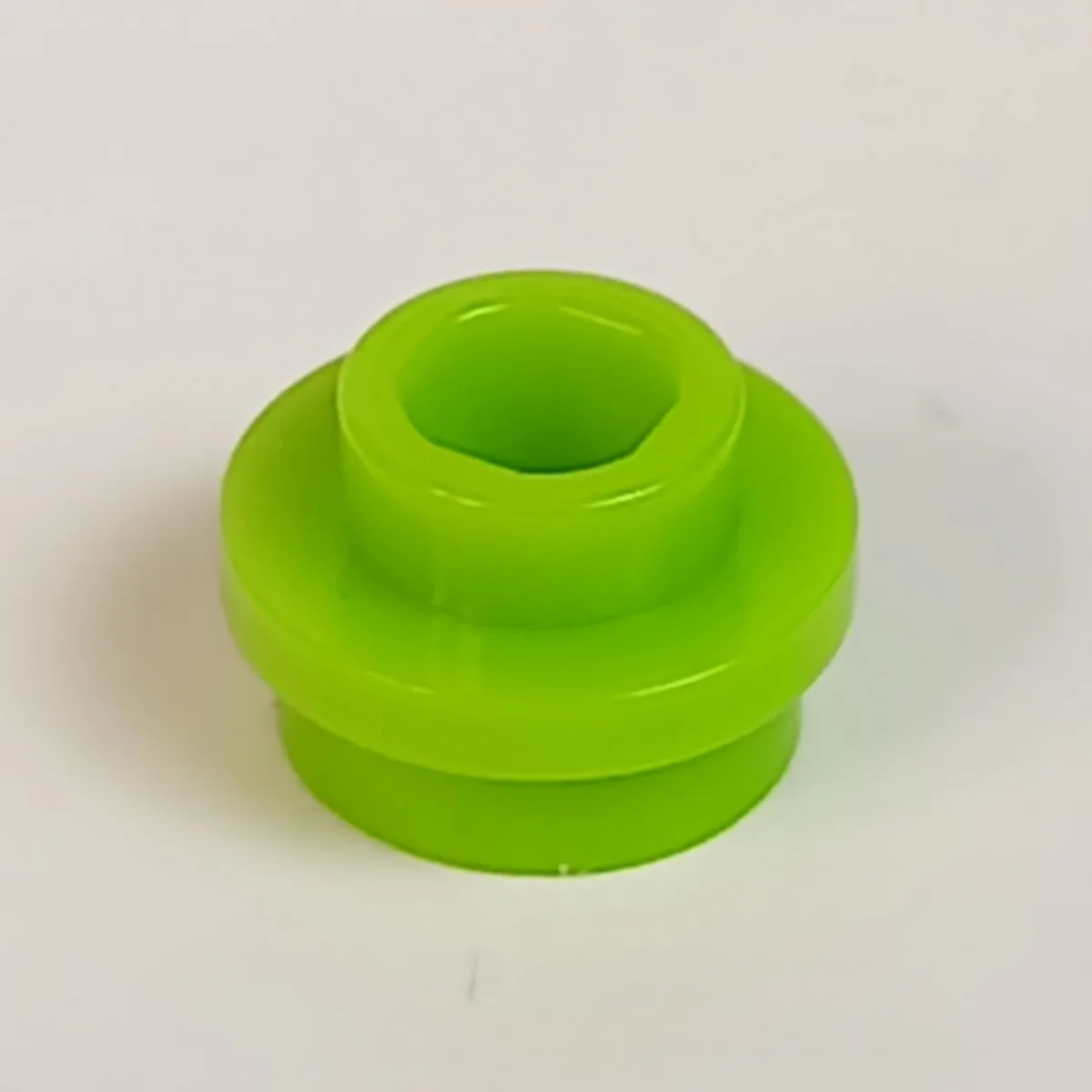 Plate Round 1 x 1 with Open Stud in Green, Spring