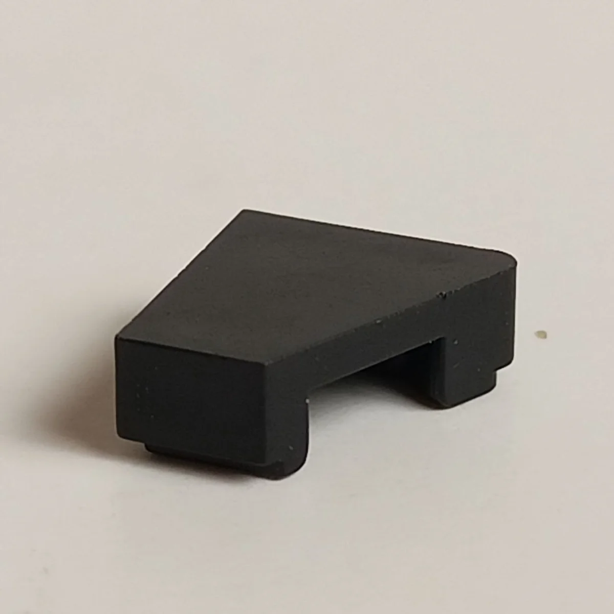 Tile 1 x 1 without corner, right in Black