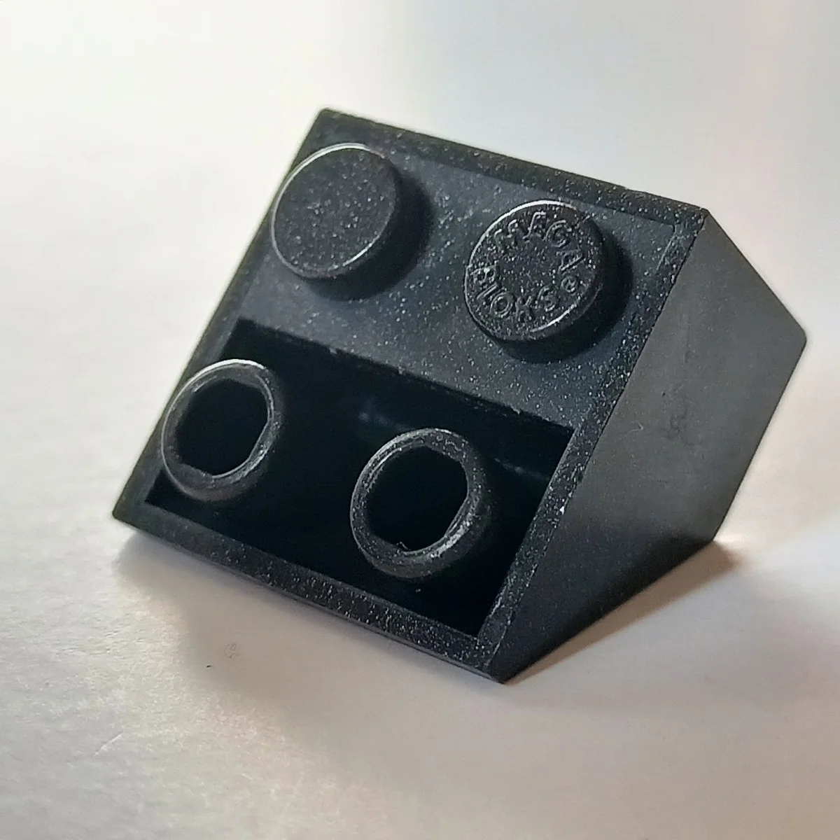 Slope brick 45 2 x 2 inverse in Metal, Gunmetal (Metallic)