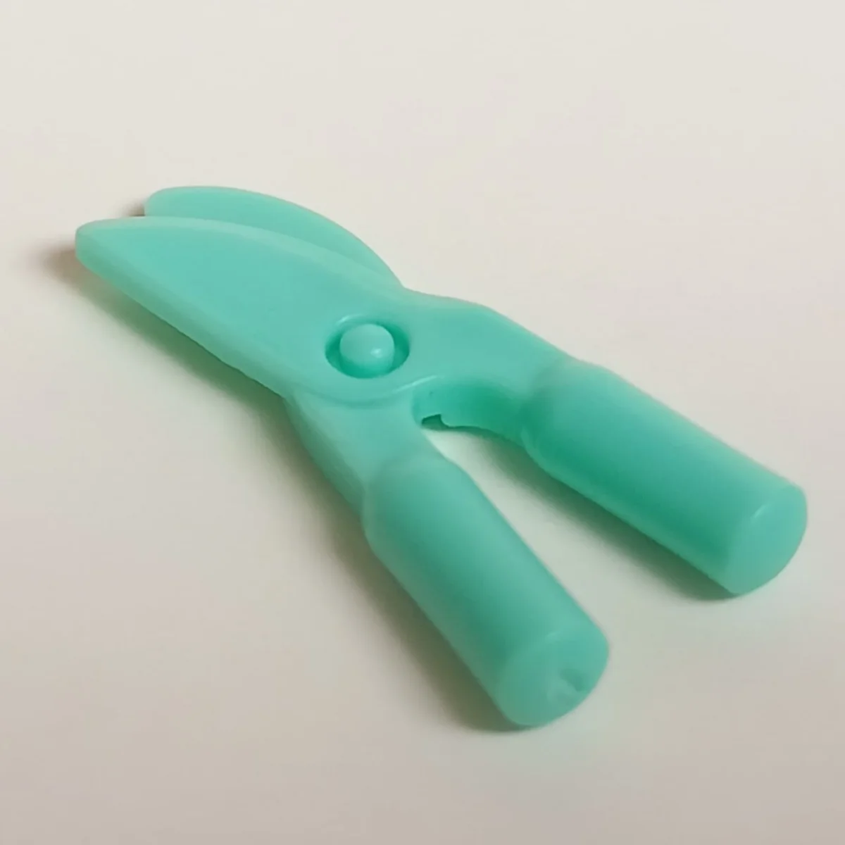 Tool: pruning shears in Teal