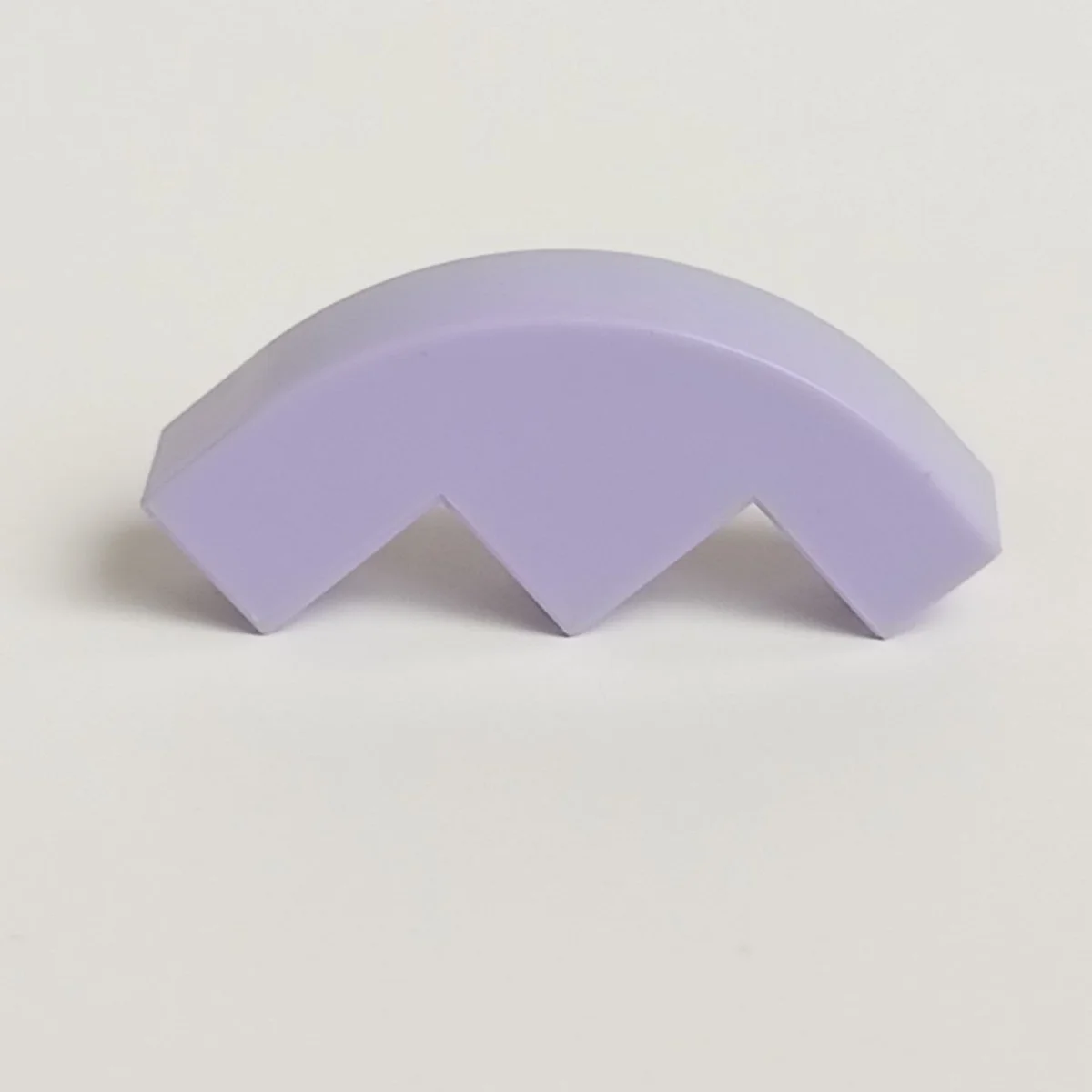 Brick 1 x 2.67 x 3 half-curve top in Purple, Lavender