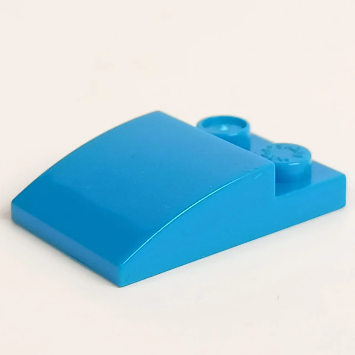Slope plate 2 x 3 curved slope in Blue, Spanish