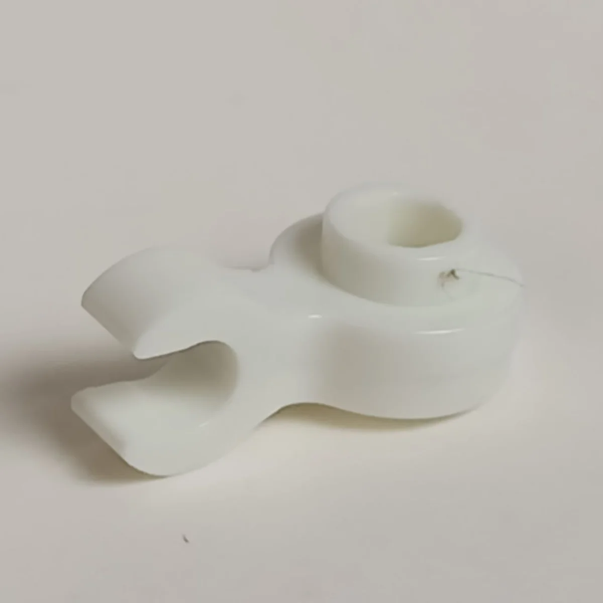 Plate 1 x 1 round with hole and horizontal clip in White