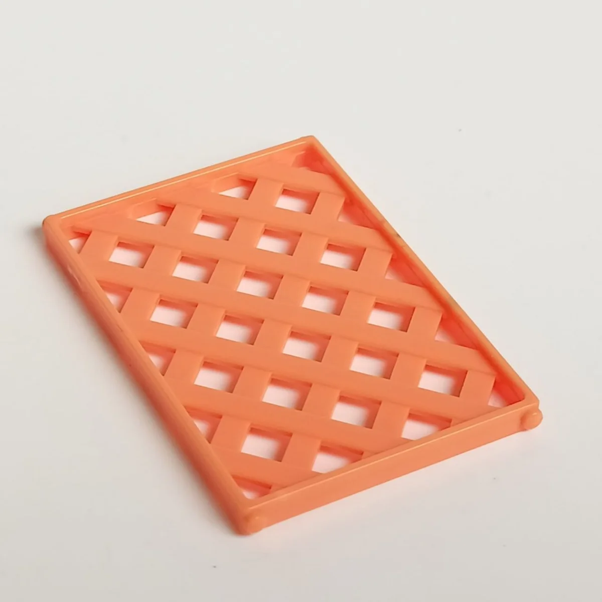 Wall 4 x 5 x 1 fixed panel, lattice in Salmon