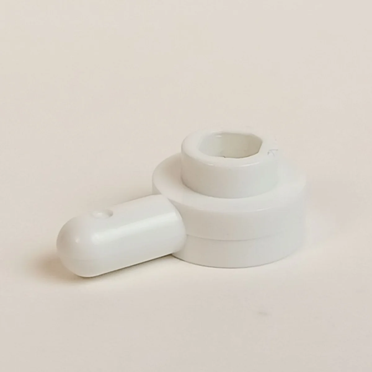Plate Modified 1 x 1 round with horizontal pin in White