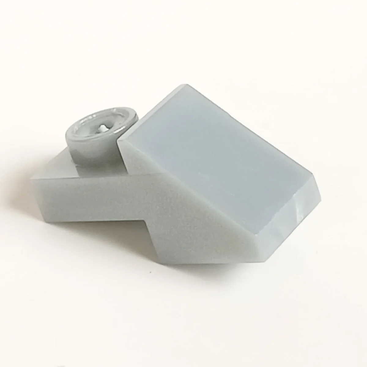 Slope brick 45 1 x 1 with 1 x 1 plate in Gray, Steel