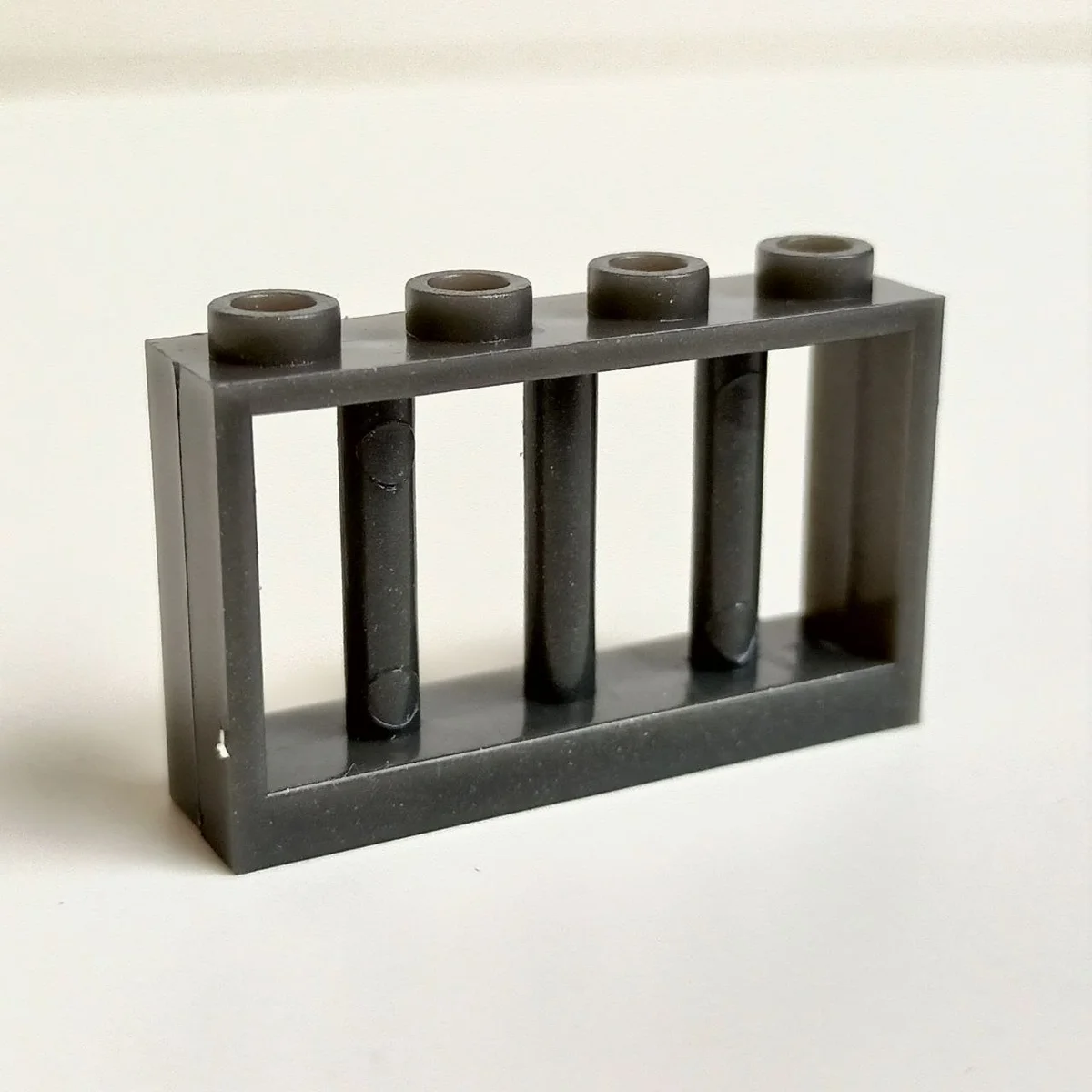 Window 4 x 2 x 1, barred in Gray, Dark (Metallic)