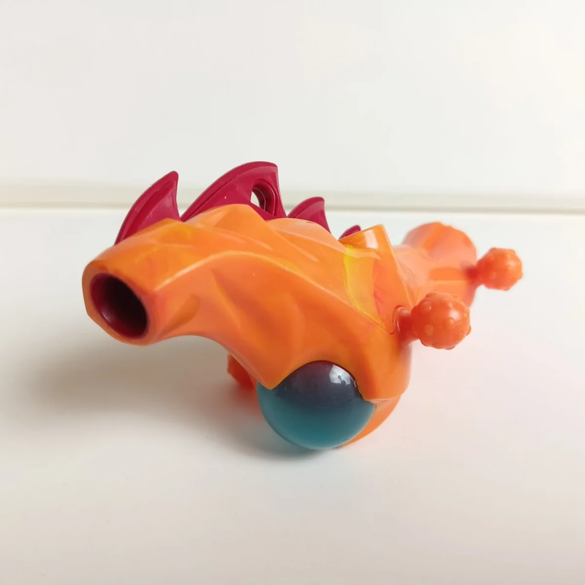 Dragon torso with bulbed ball joint, molded red spikes and transparent blue medium ball