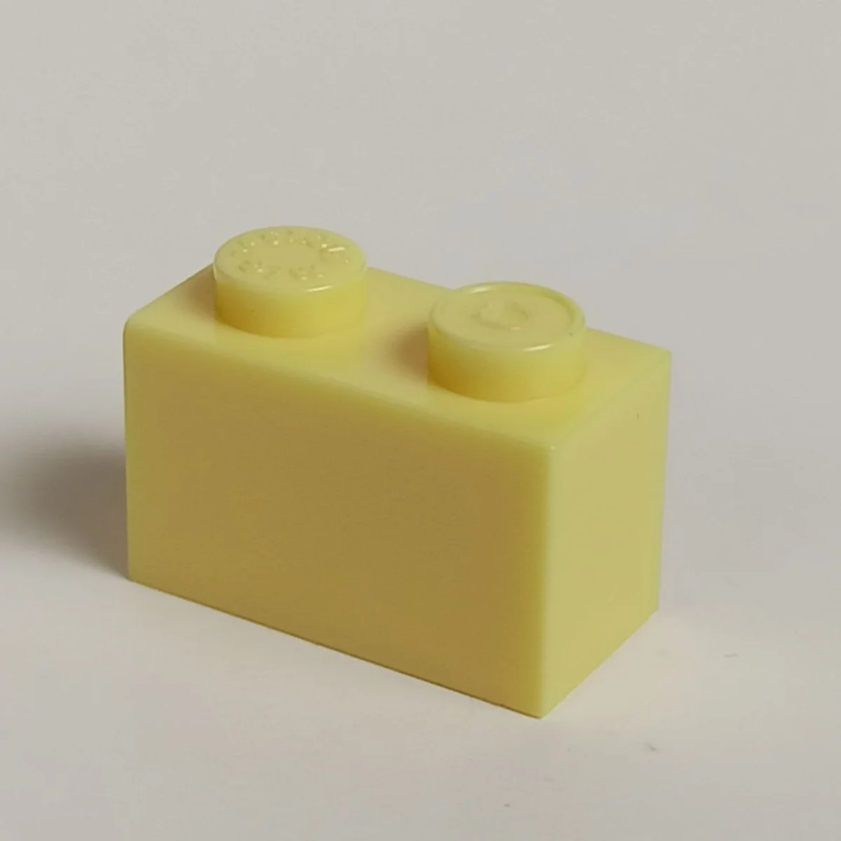Brick 1 x 2 in Yellow, Pastel