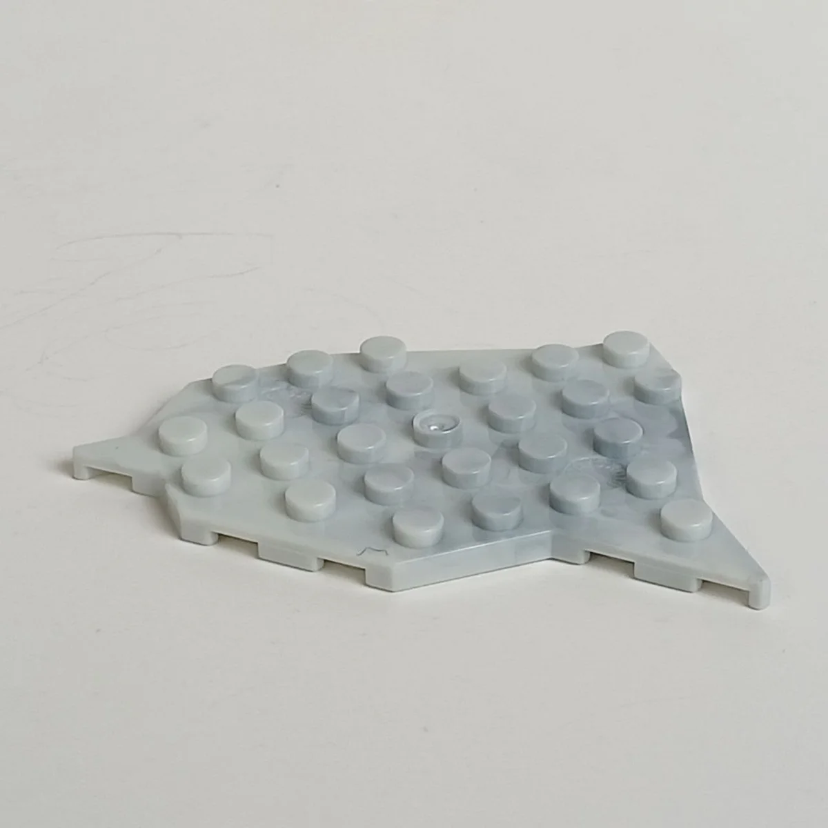 Plate 7 x 8 irregular in White (Camo)