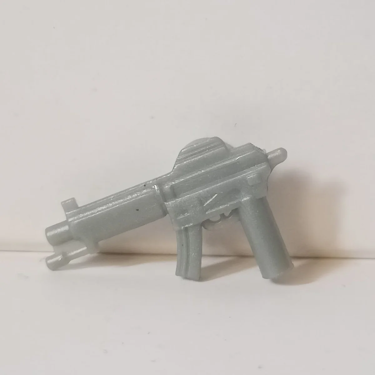 Weapon, Firearm: MP5 submachine gun, mounting stud on right side