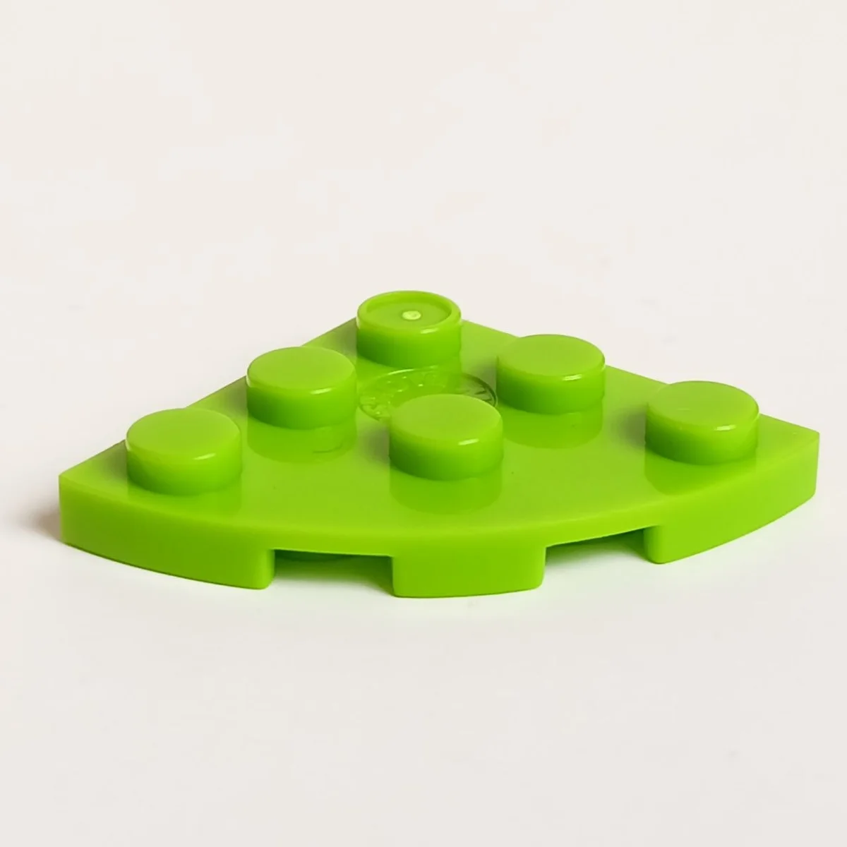 Plate 3 x 3 corner round in Green, Spring