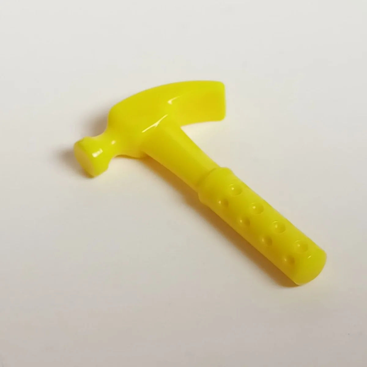 Tool: claw hammer in Yellow, Canary