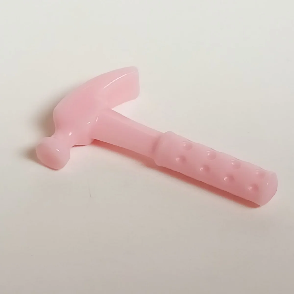Tool: claw hammer in Pink, Pale