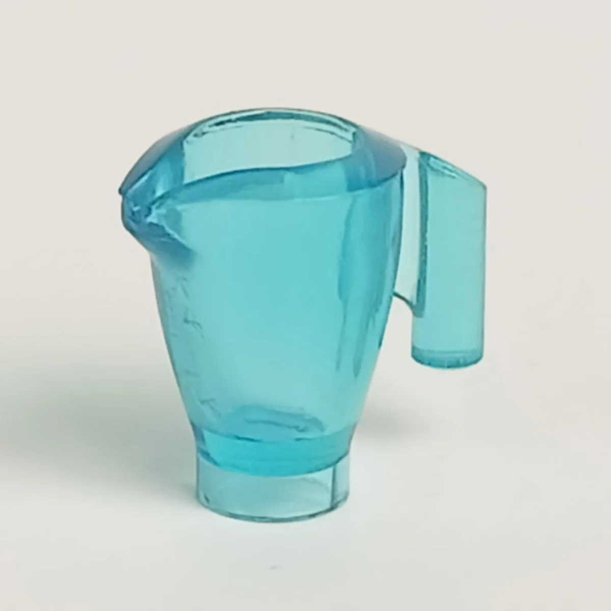 Gear: pitcher in Blue, Medium (Translucent)