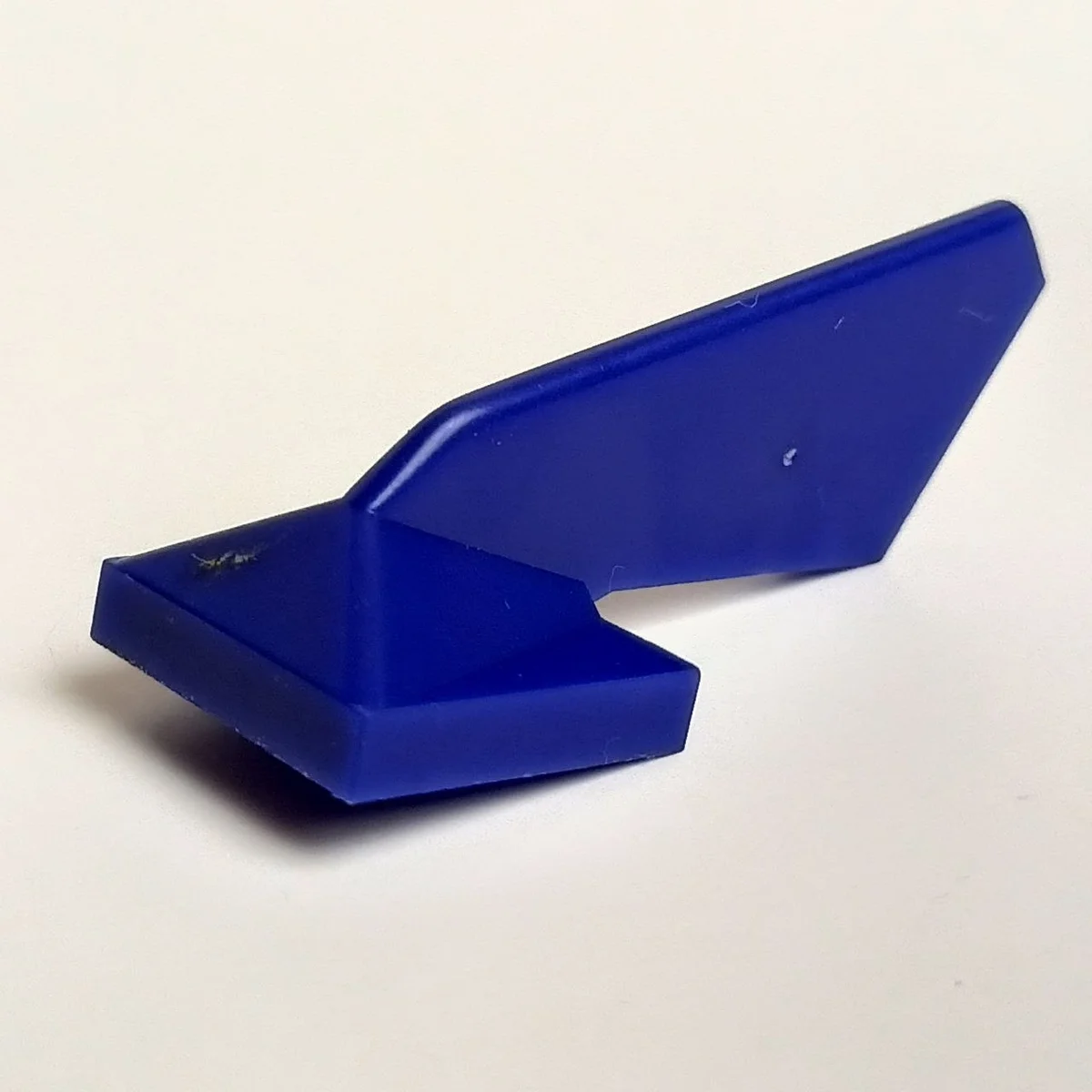 Tail 2 x 4 x 4, low profile on 2 x 2 base