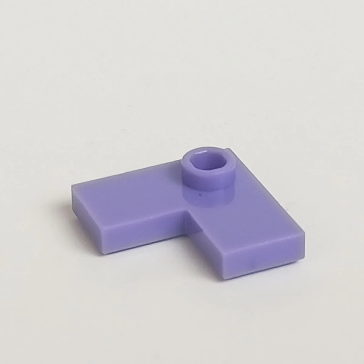 Plate 2 x 2 corner with one stud, center