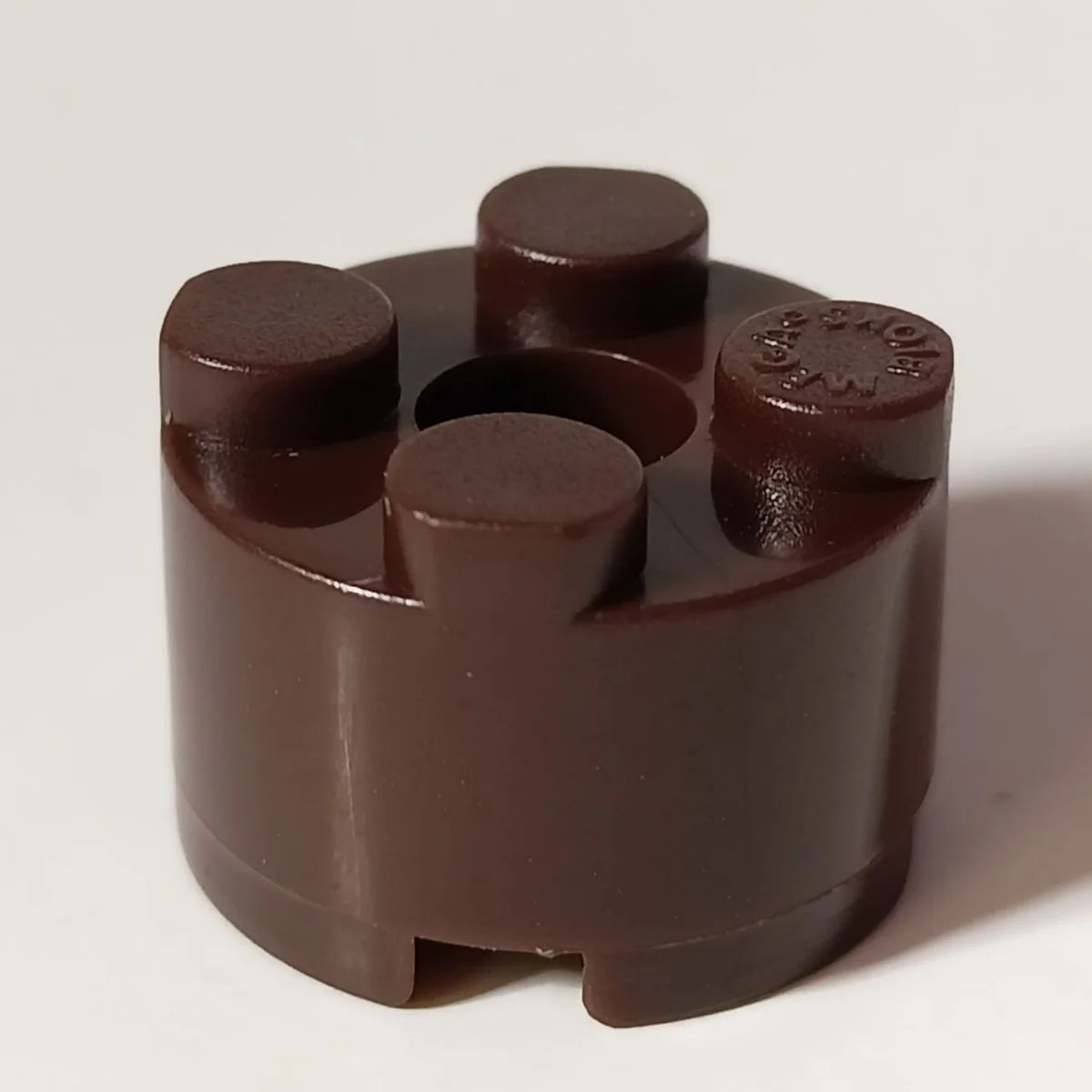 Brick Round 2 x 2  with hole