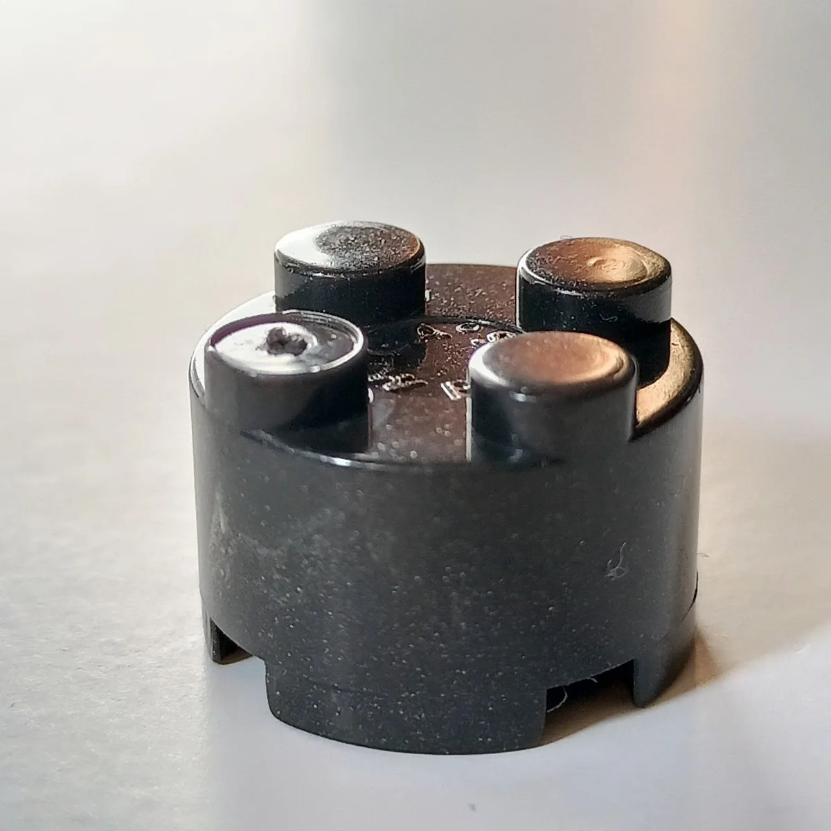 Brick 2 x 2 round in Metal, Gunmetal (Metallic)