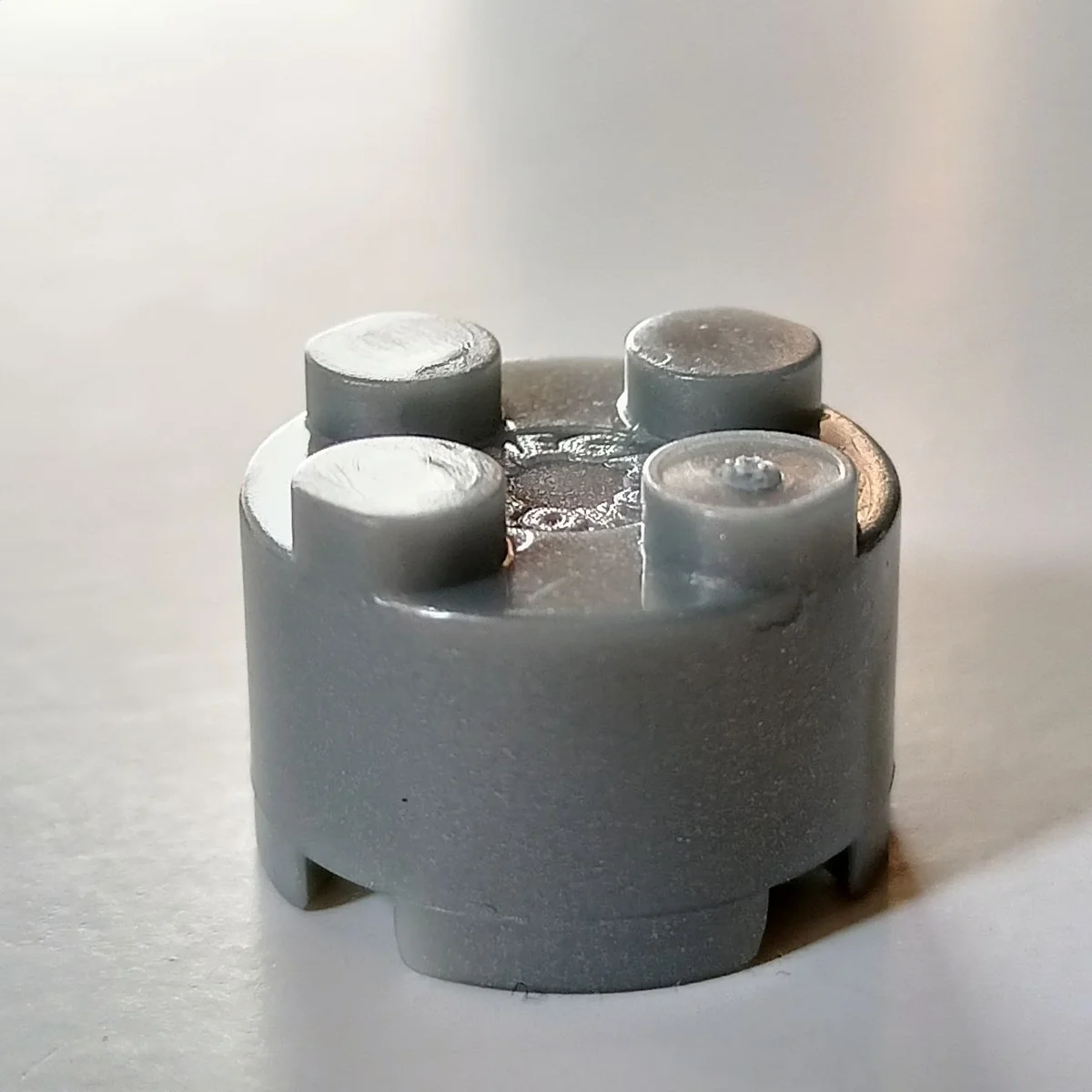 Brick 2 x 2 round in Gray, Light