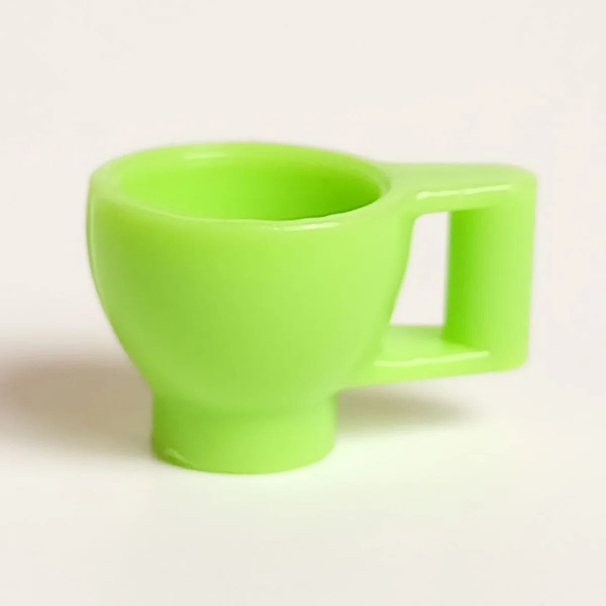 Utensil: coffee cup in Green, Light Grass