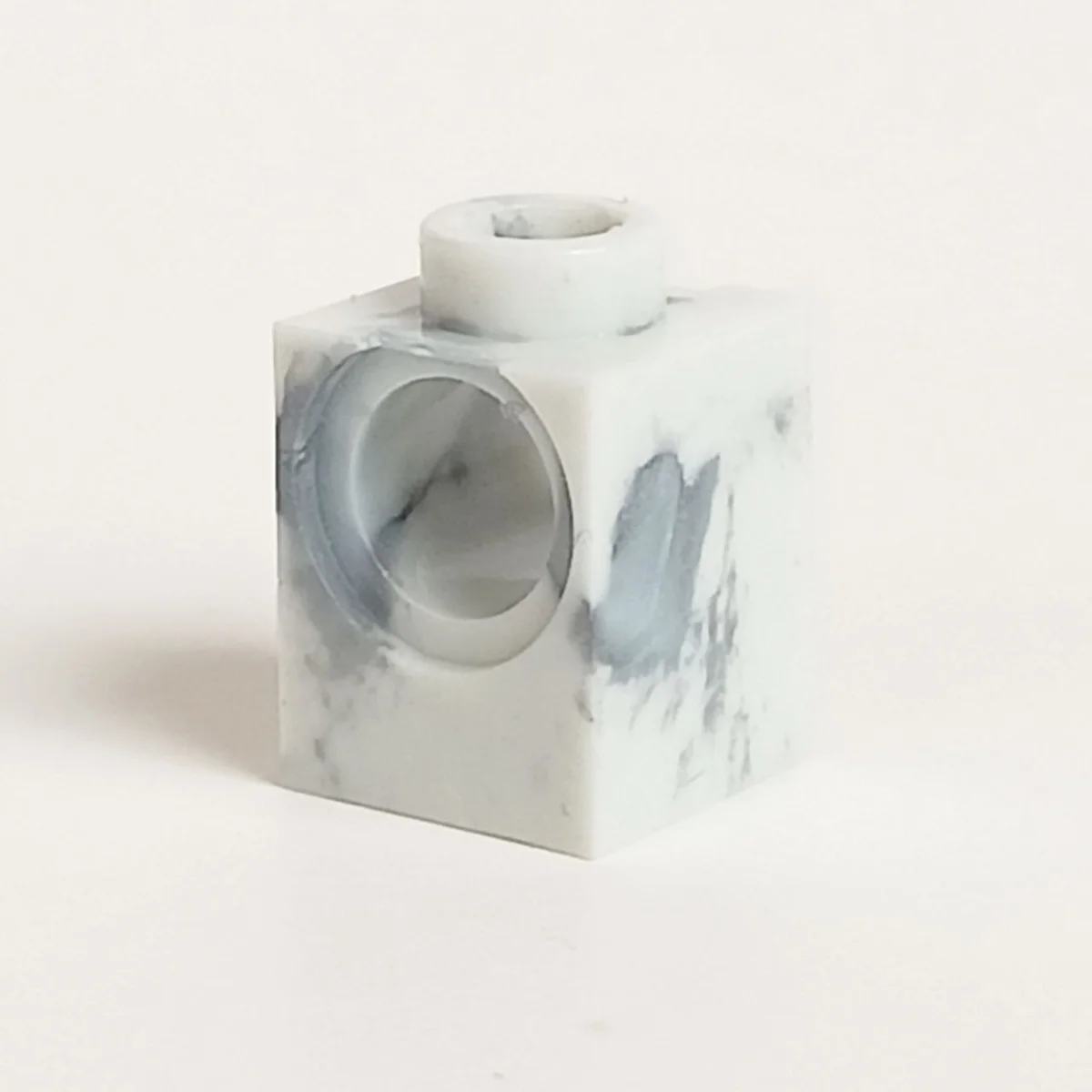Connector Brick 1 x 1 with Axle Pin Hole in White (Camo)