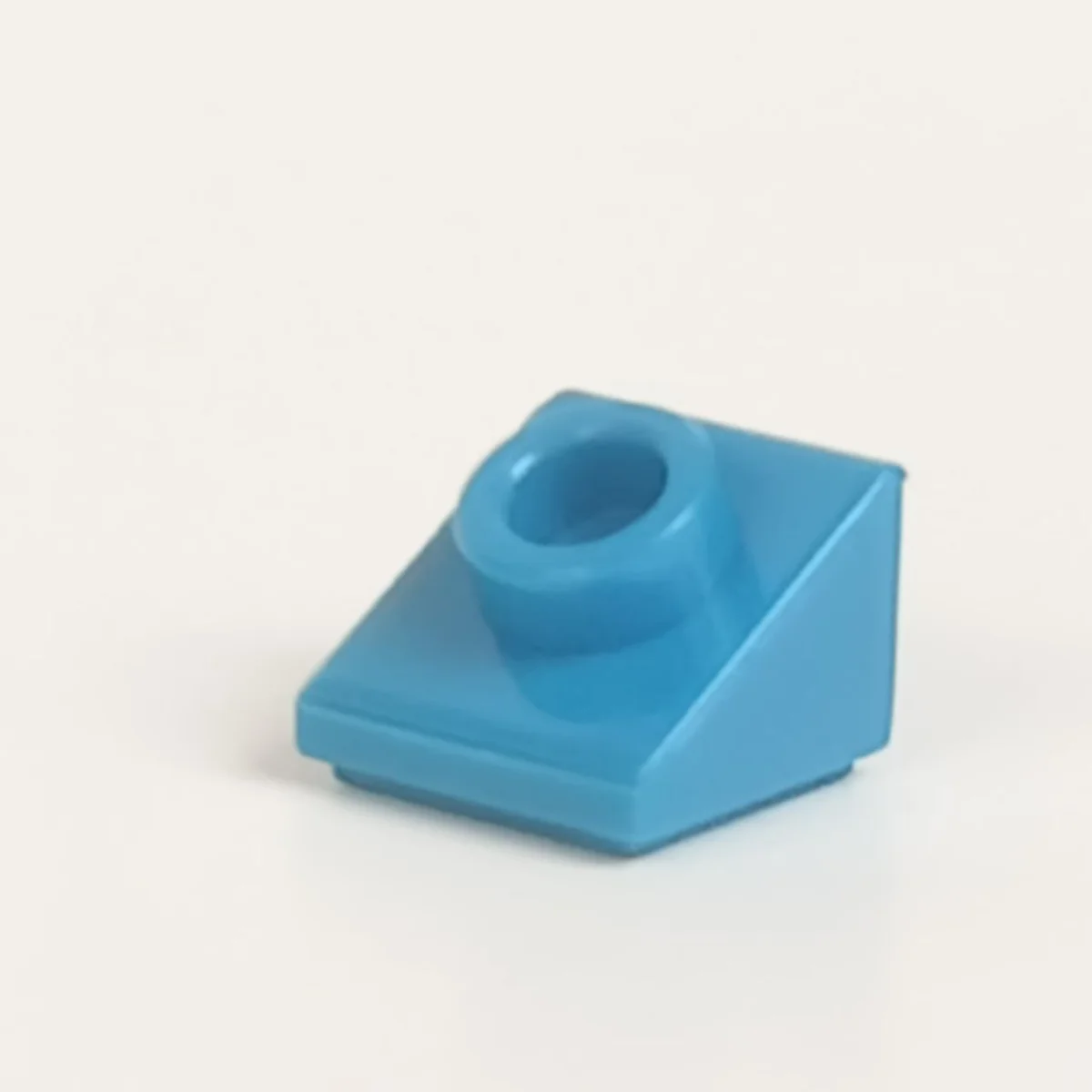 Slope brick 25 1 x 1 with open stud on slope