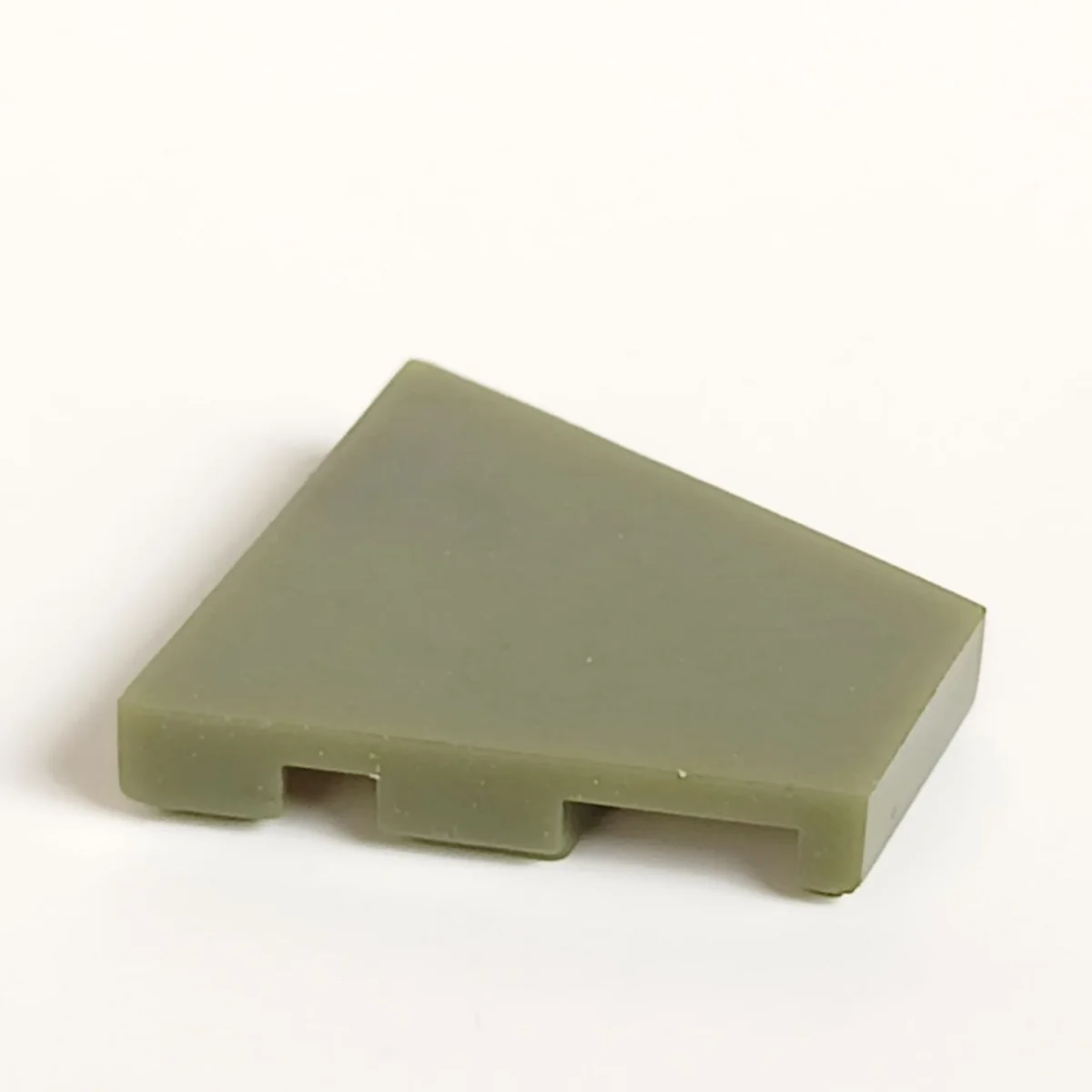 Tile 2 x 2 symmetrical wedge in Green, Medium (Camo)