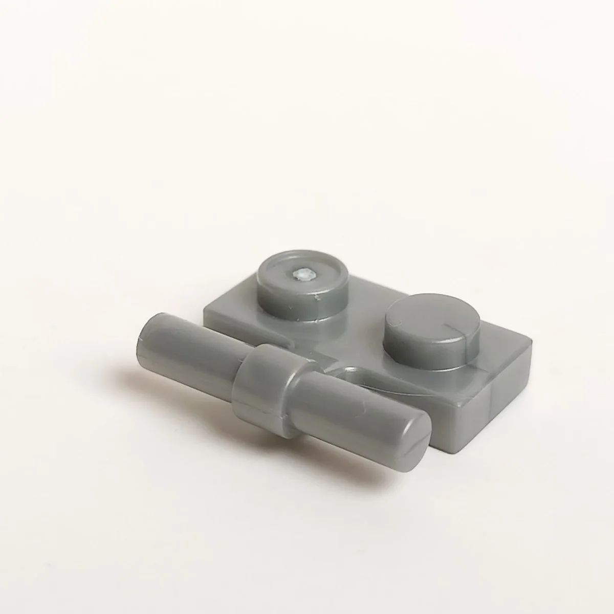 Plate 1 x 2 with handle in Gray, Light (Metallic)
