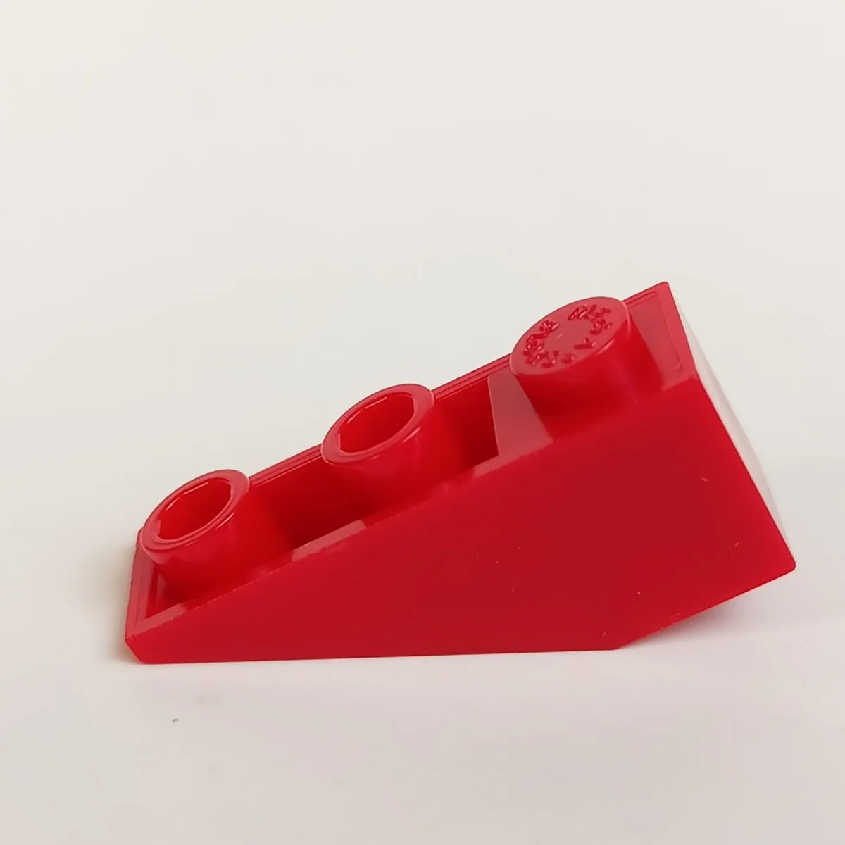 Slope Inverted Brick 33 1 x 3 inverse in Red, Flame