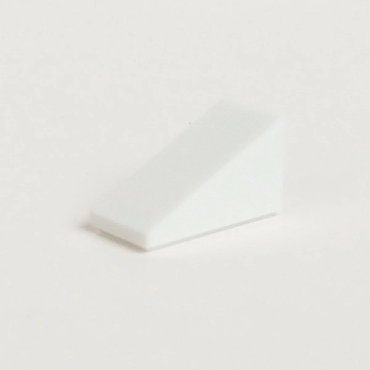 Slope brick 33 1 x 2 in White