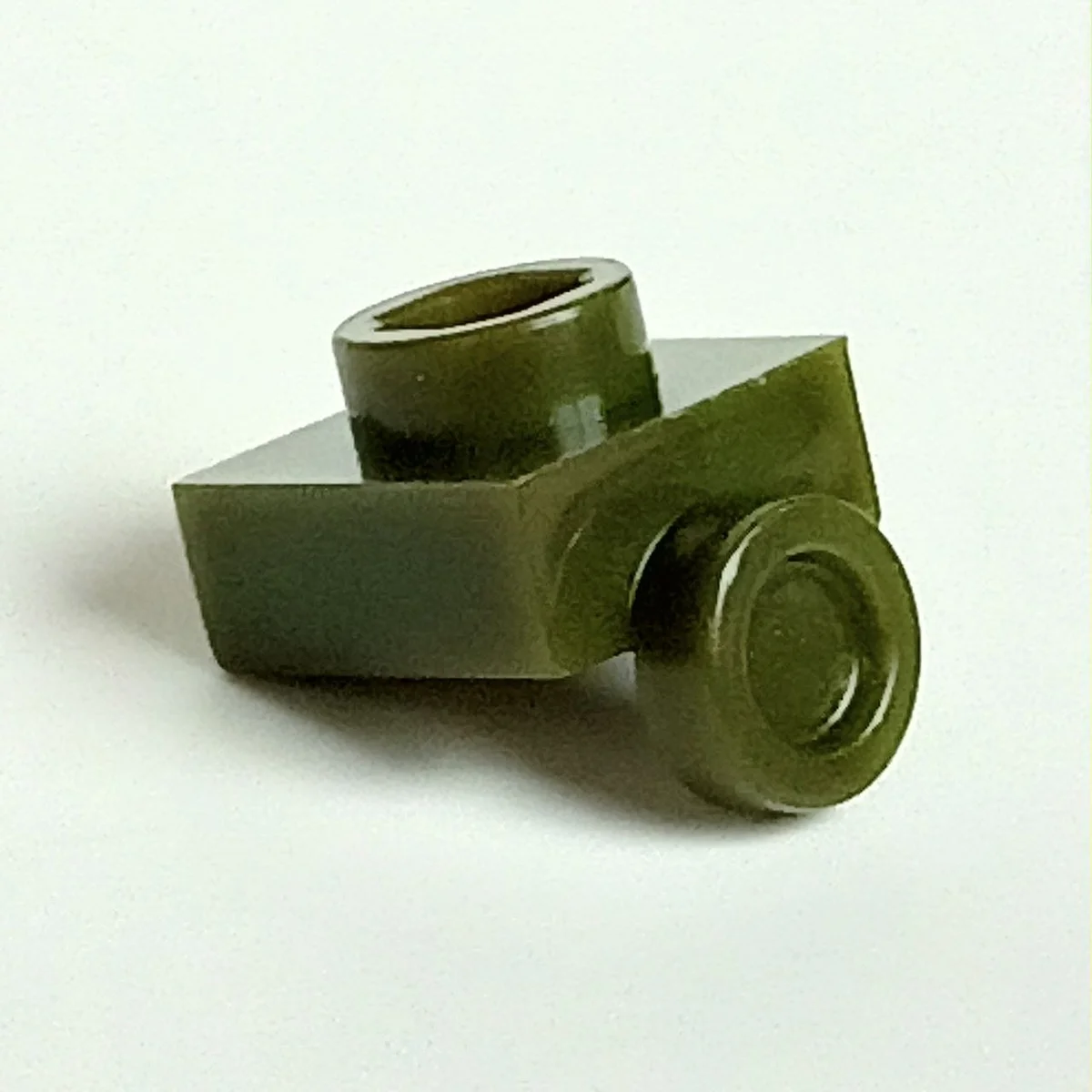 Plate 1 x 1 with one stud on side, descending in Green, Medium (Camo)