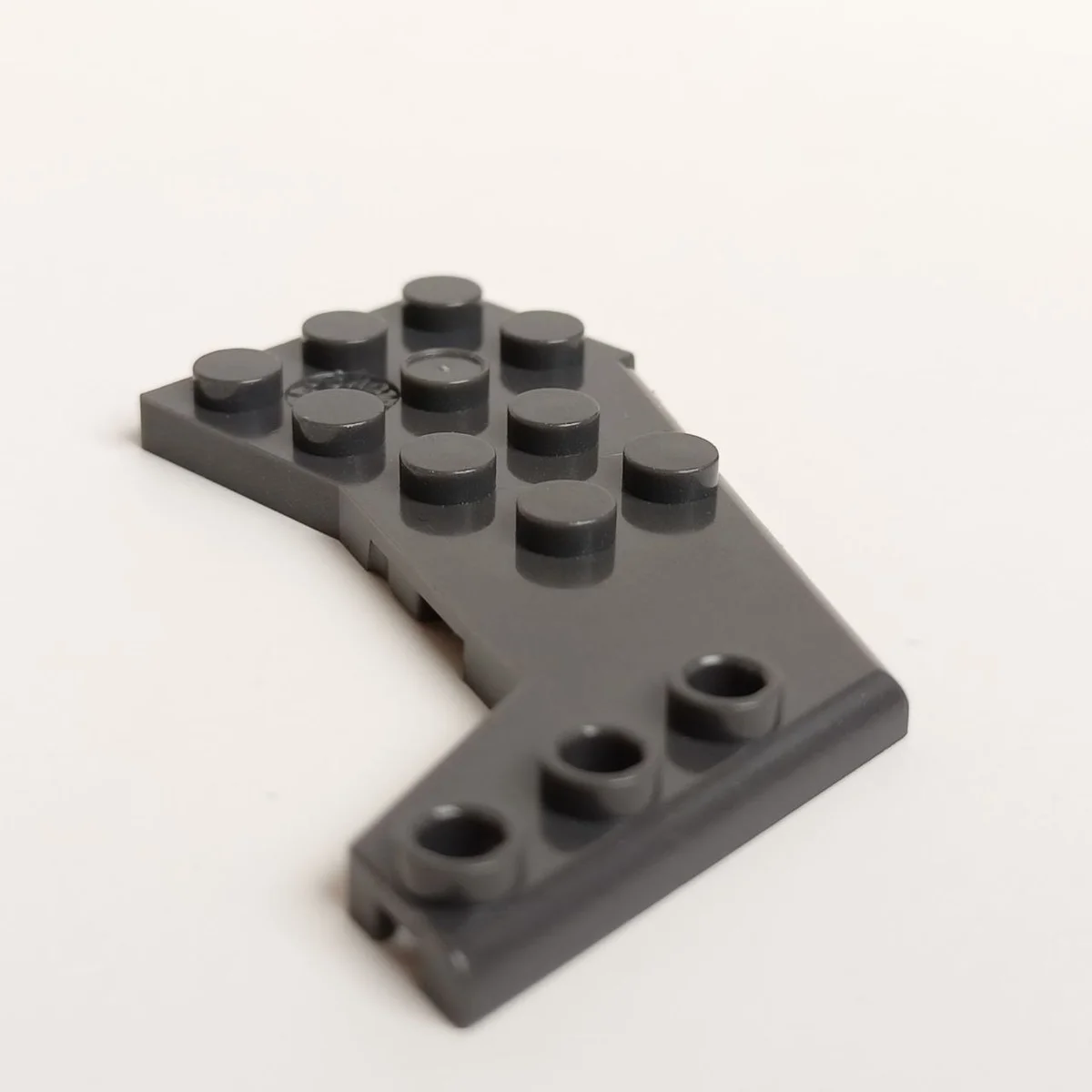 Right wing, 3 hollow studs at the tip in Gray, Dark (Metallic)