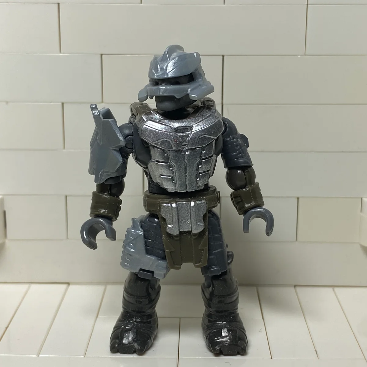 Banished Brute Warrior - Silver w/ Right Shoulder Armor