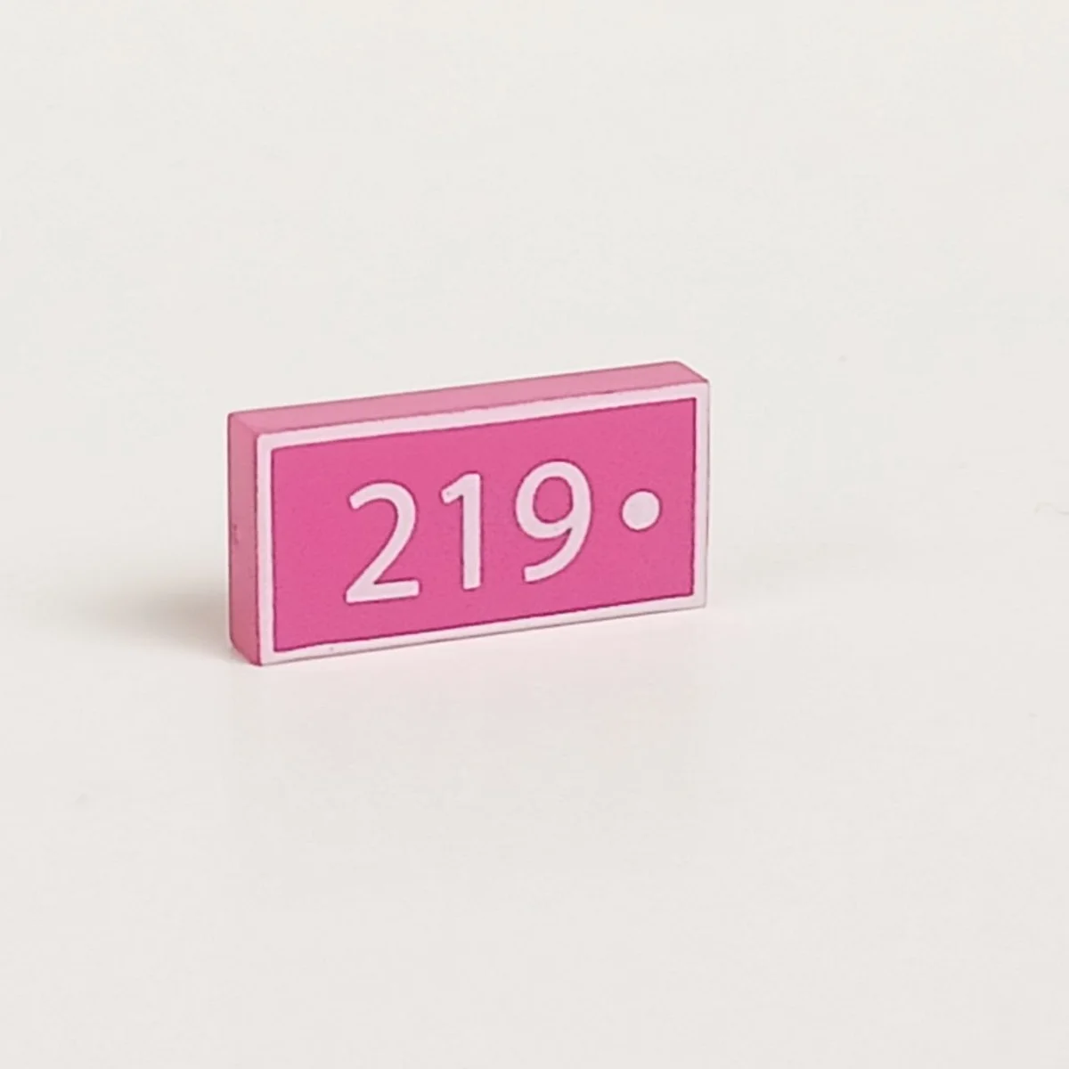 1 x 2 tile with white 219 and a dot with a white outline pattern in Pink, Barbie