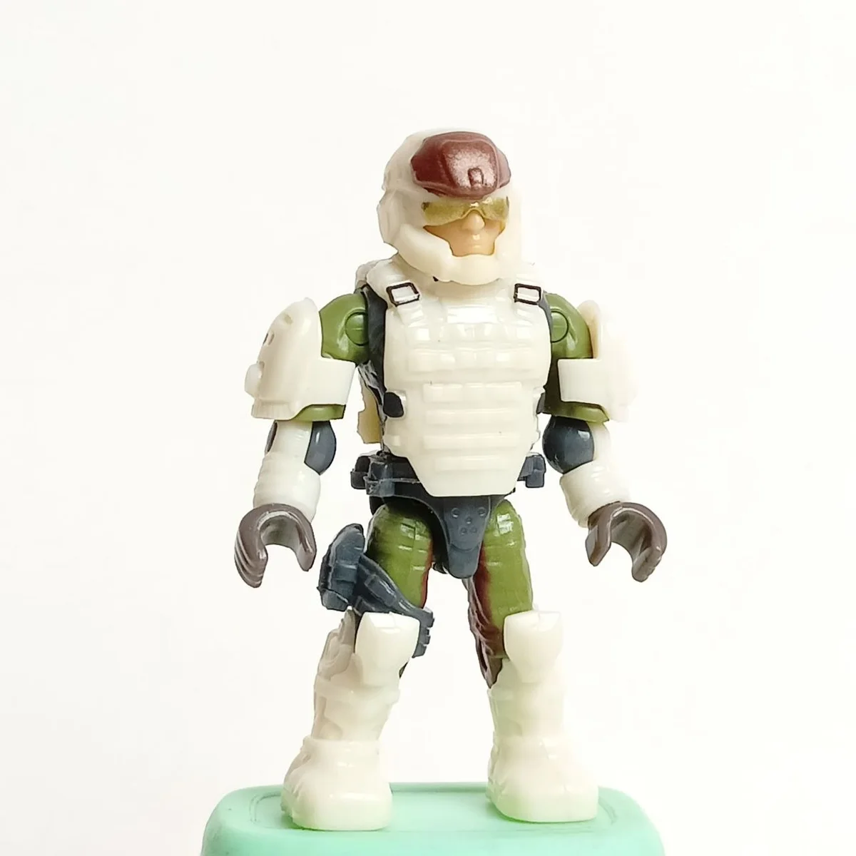 Halo 4 UNSC Marine, yellowish-white body armor