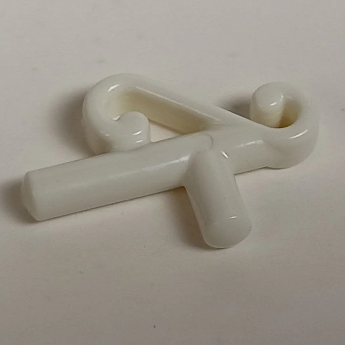 Connector: rod, small, elbow with horizontal S-shaped crest in White
