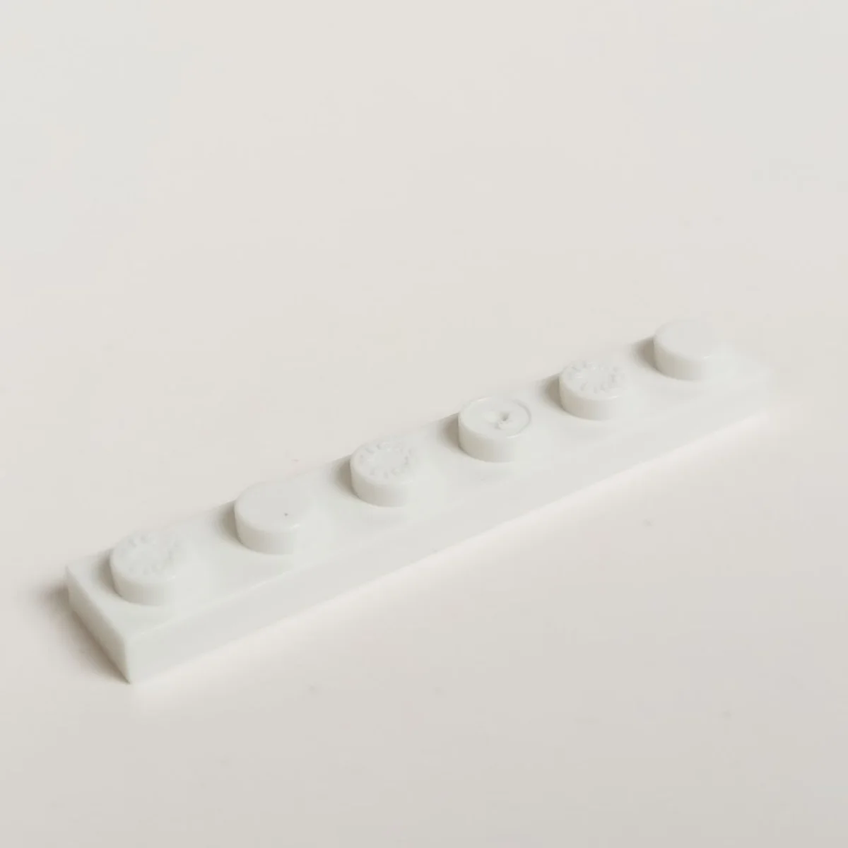 Plate 1 x 6 in White