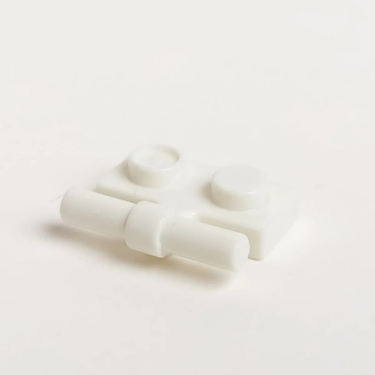 Plate 1 x 2 with handle in White